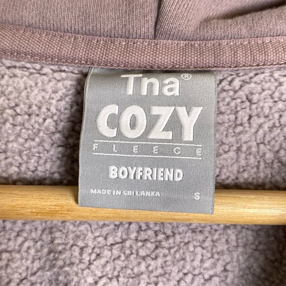 ARITZIA (TNA) Cozy Fleece Boyfriend Zip Hoodie (Size Small) - Picture 3 of 4